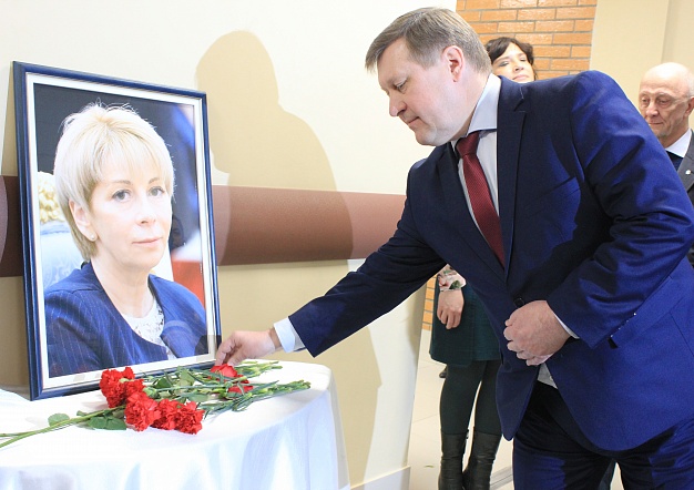 Открытие в здании школы № 214 мемориальной доски в память о Елизавете Глинке