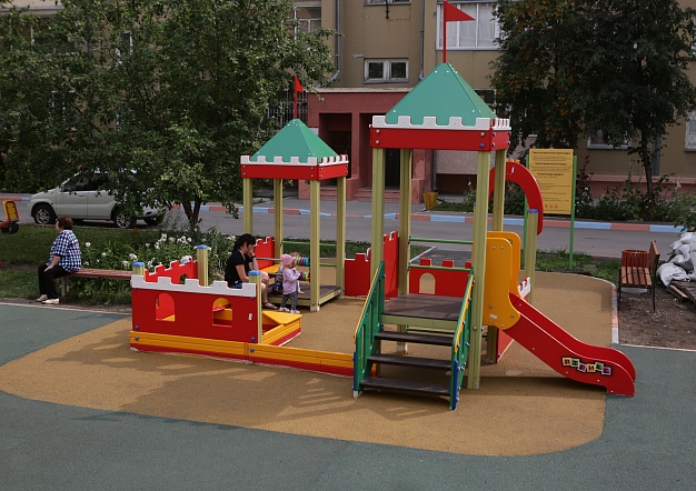 В 2019 году в Новосибирске обустроят 334 двора. Завершение благоустройства придомовой территории площадью более 14 тыс. кв. м на улице Новосибирской, 30.07.2019 